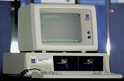 понадобилось совсем немного
времени, чтобы именно IBM РС
стал восприниматься как синоним
персонального компьютера